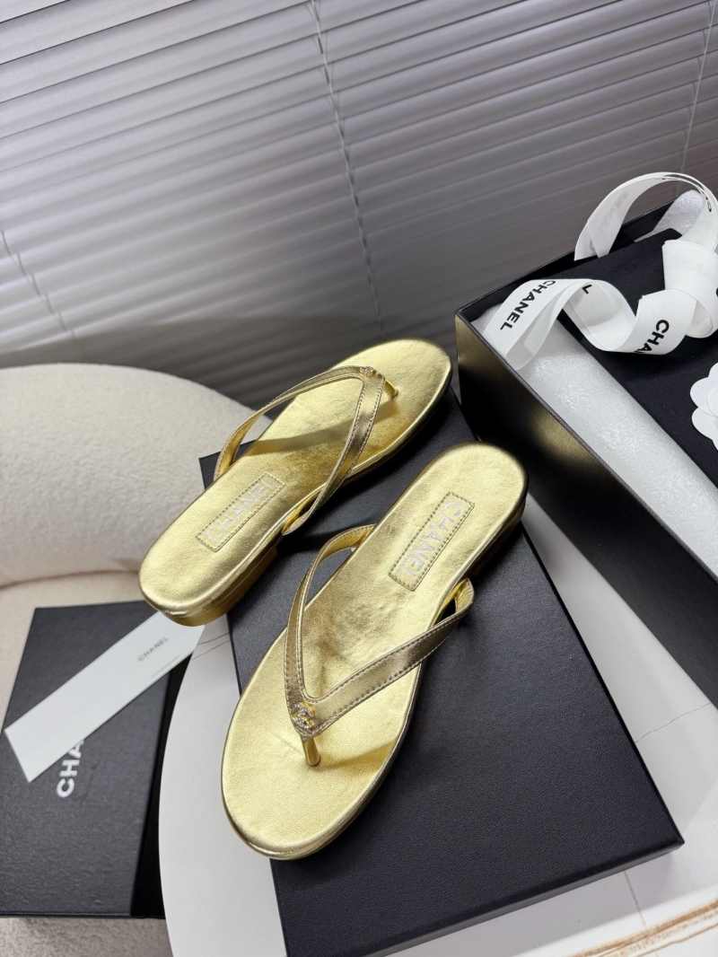 Ch**el slippers